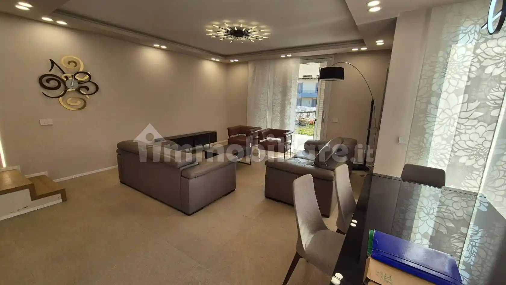 Villa in vendita a Sesto Calende