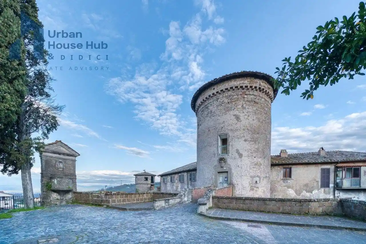 Palazzo - Edificio in vendita a Canepina