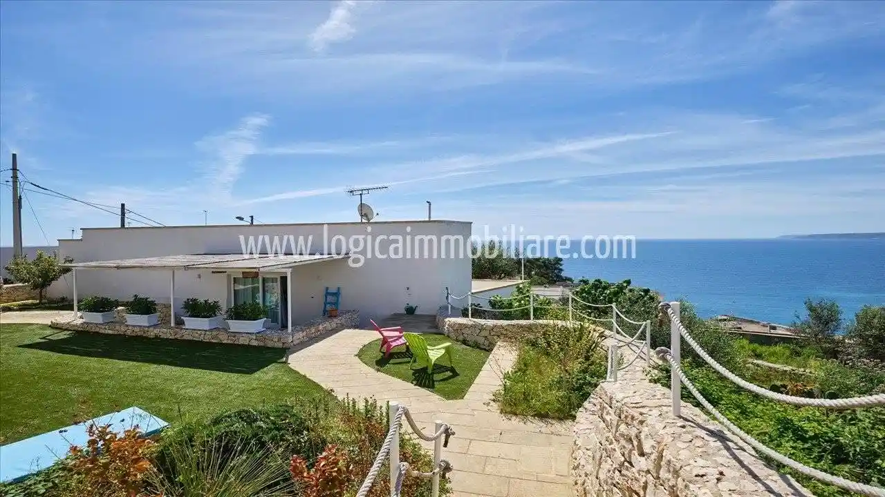 Villa in vendita a Castro