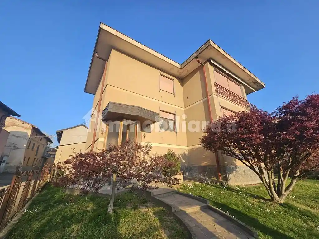 Villa in vendita a Momo