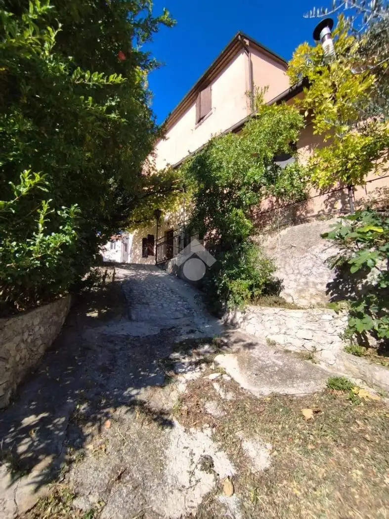Casa indipendente in vendita a Borghi