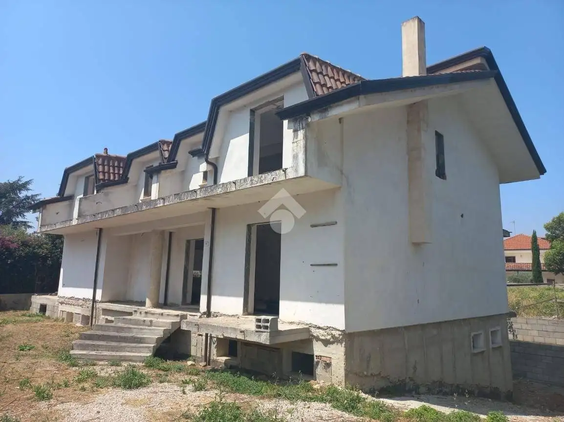 Villa in vendita a Santa Maria a Vico