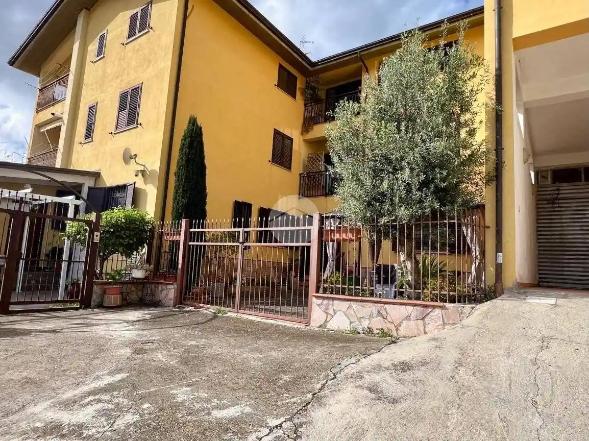 Trilocale via Enrico Berlinguer 5, Zumpano - foto 2