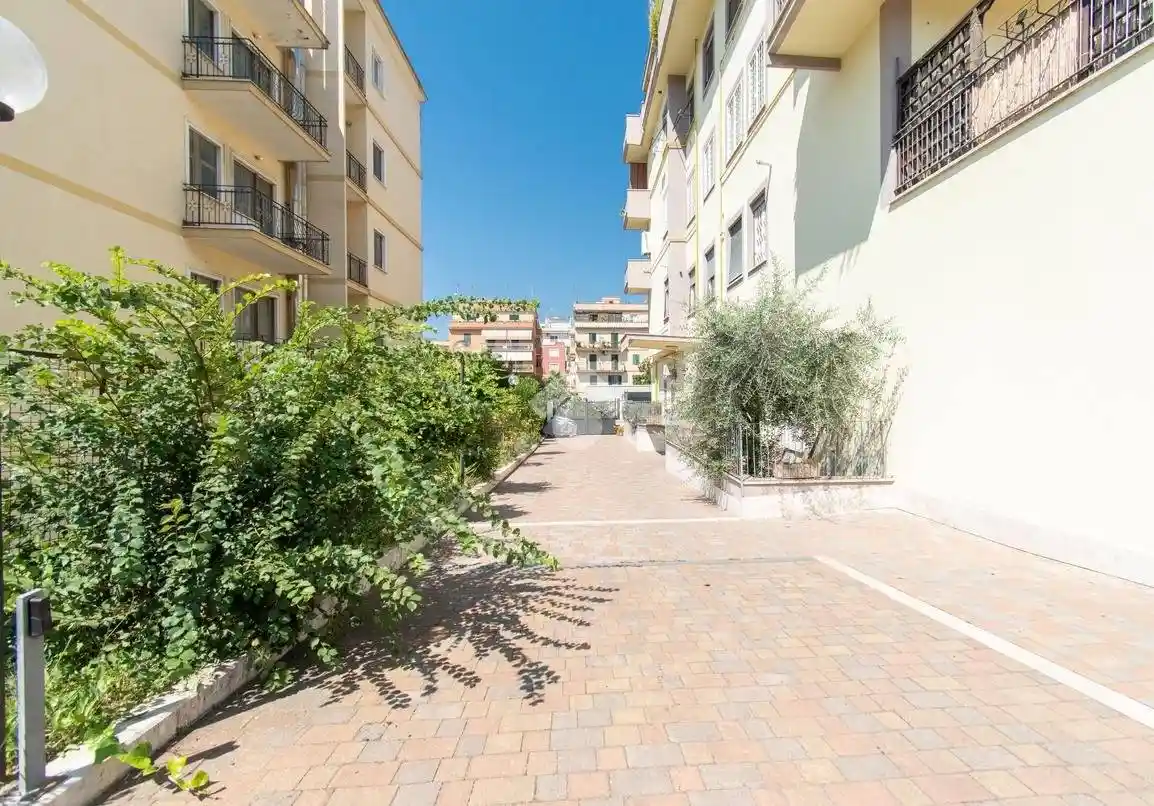 Bilocale via della pineta sacchetti 117, Valle Aurelia, Roma - foto 5