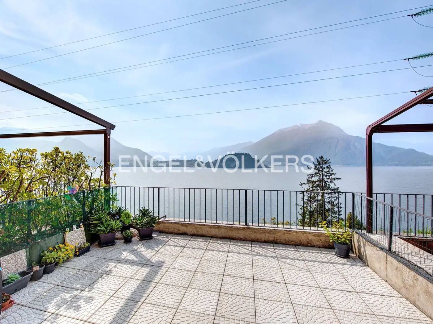 Appartamento in vendita a Varenna