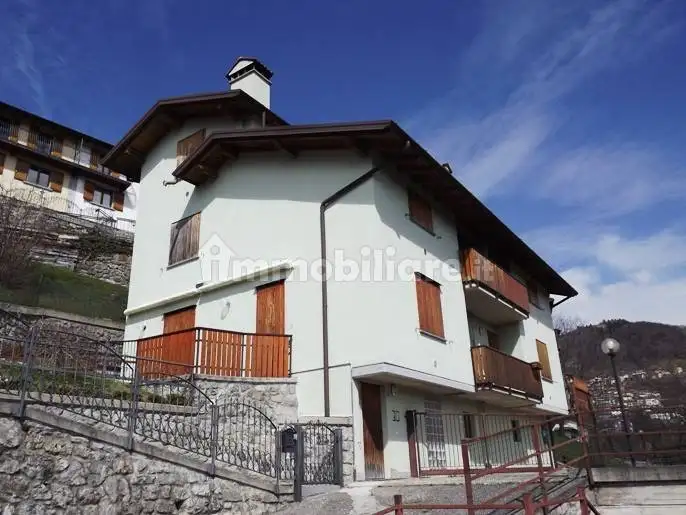 Appartamento in vendita a Dossena