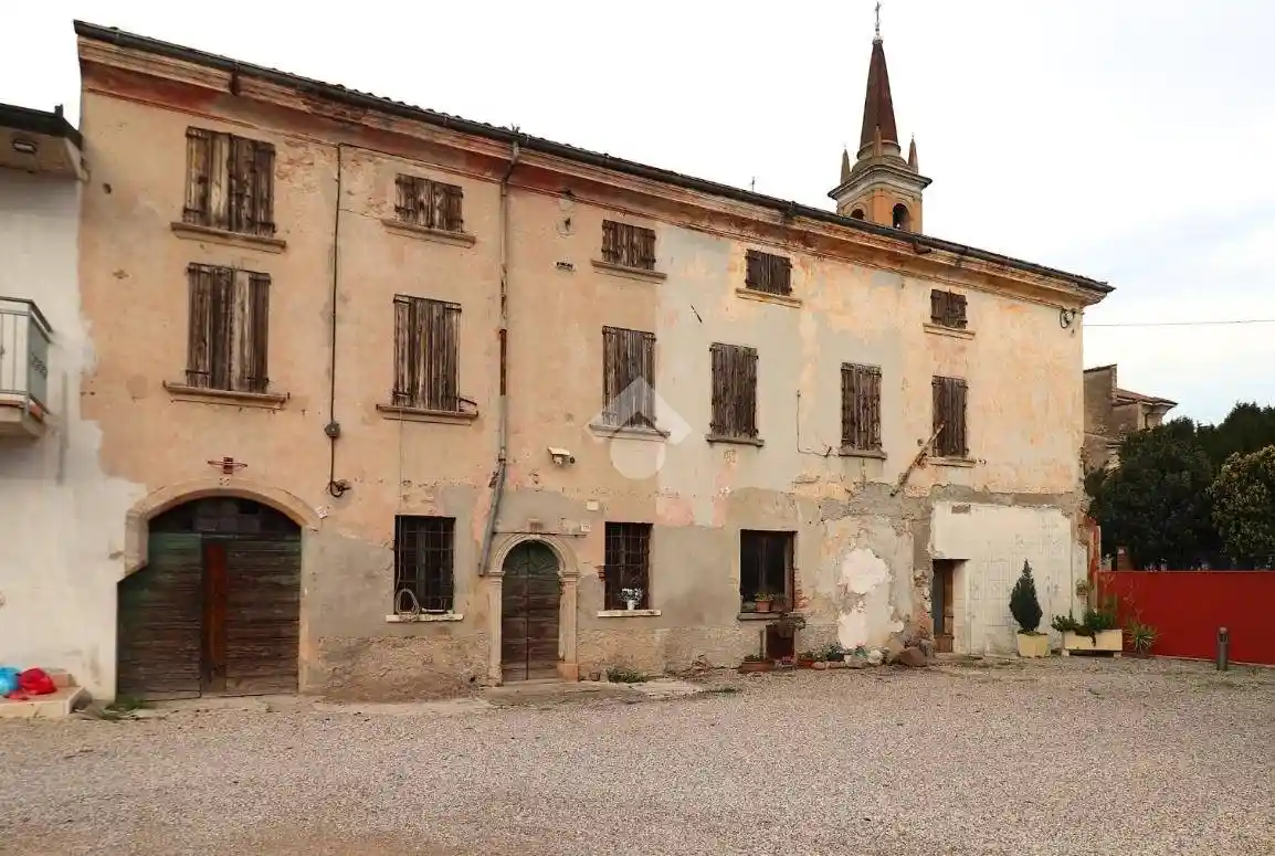 Rustico - Casale in vendita a Roverbella