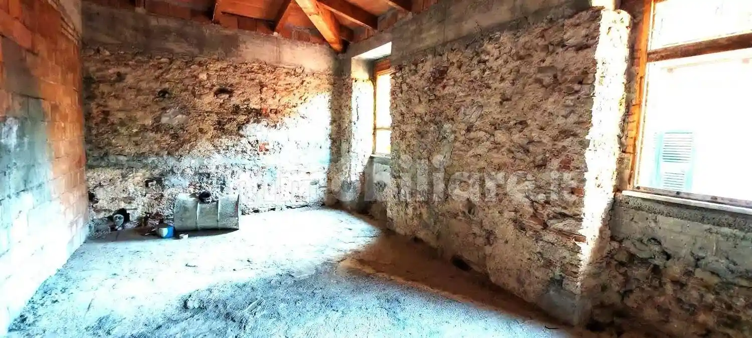 Palazzo - Edificio in vendita a La Spezia