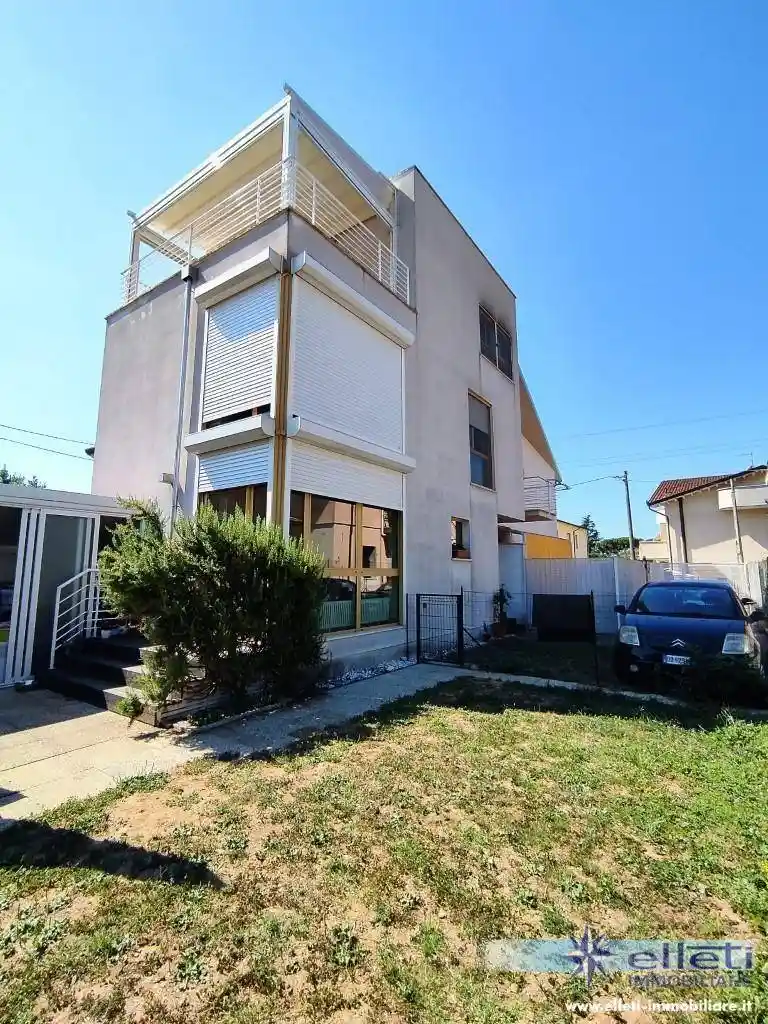 Villa in vendita a Massa