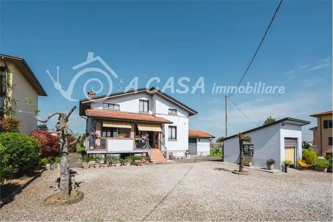 Villa in vendita a Felino