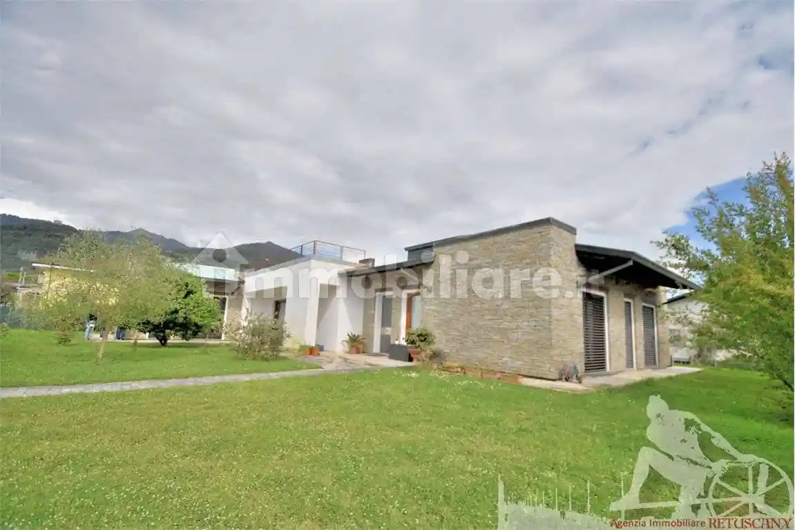 Villa in vendita a Montignoso
