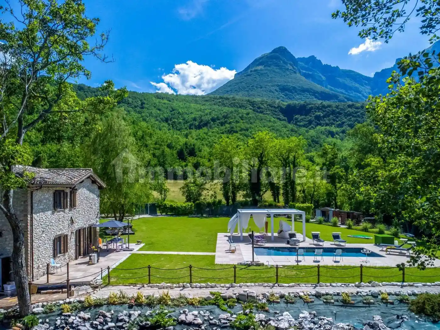 Villa in vendita a Sarnano