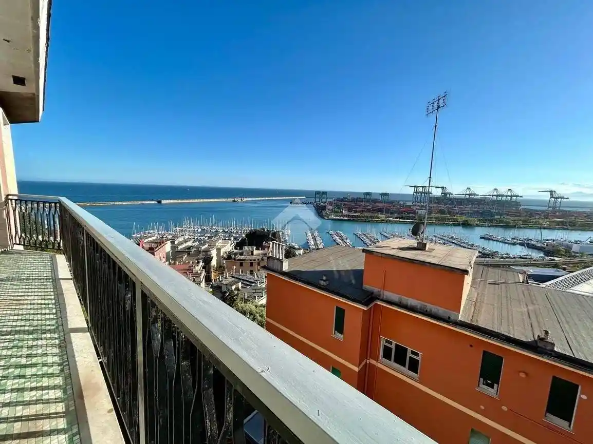 Appartamento in vendita a Genova
