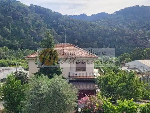 Appartamento in vendita a Dolceacqua