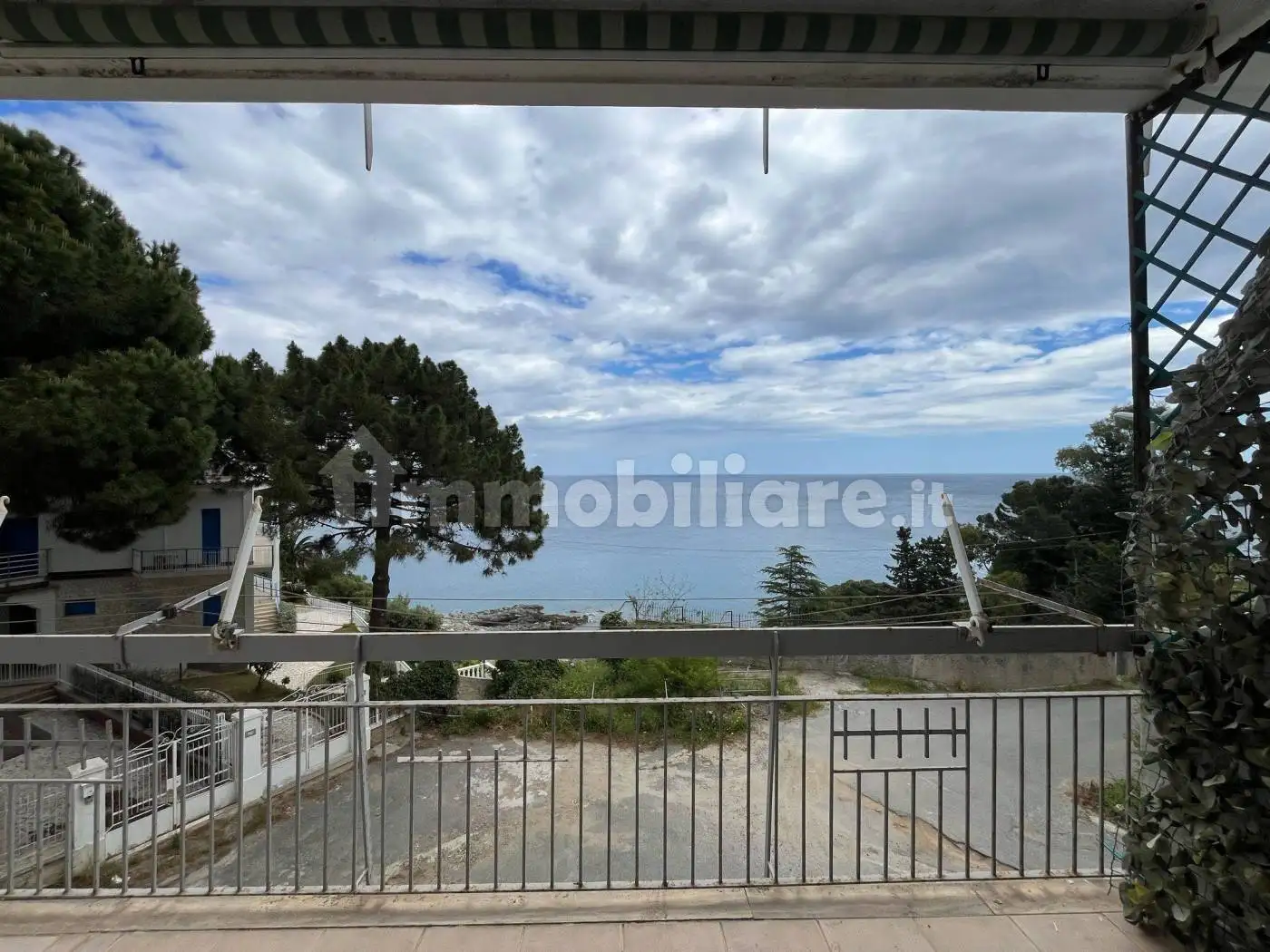 Appartamento in vendita a Stalettì