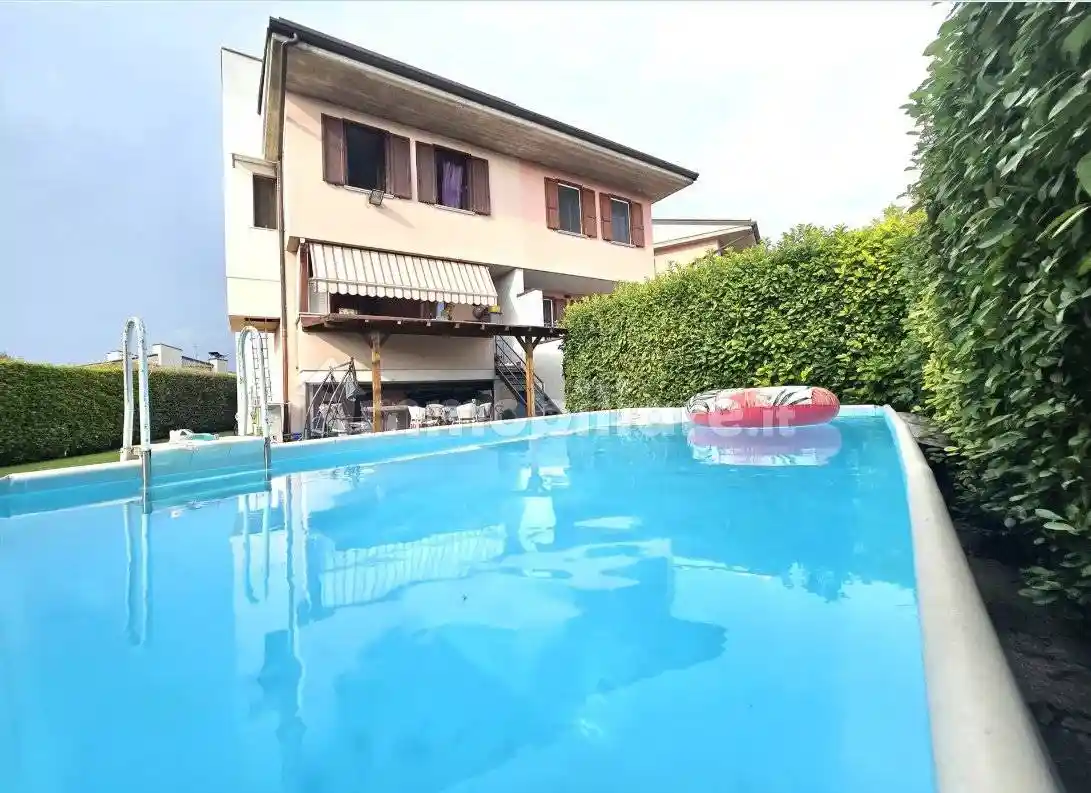 Villetta a schiera in vendita a Calvagese della Riviera