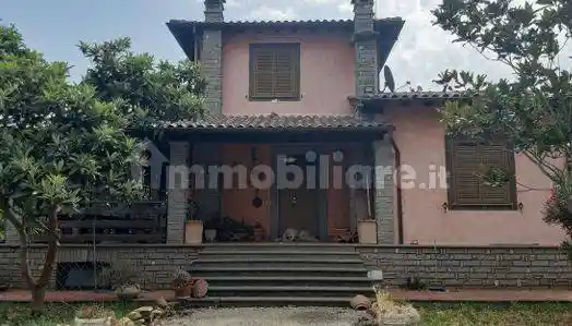 Villa in vendita a Blera