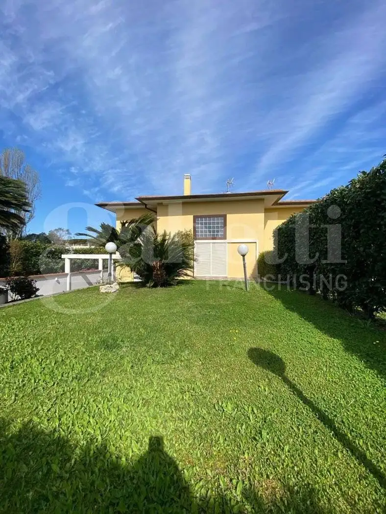 Villa in vendita a Aprilia