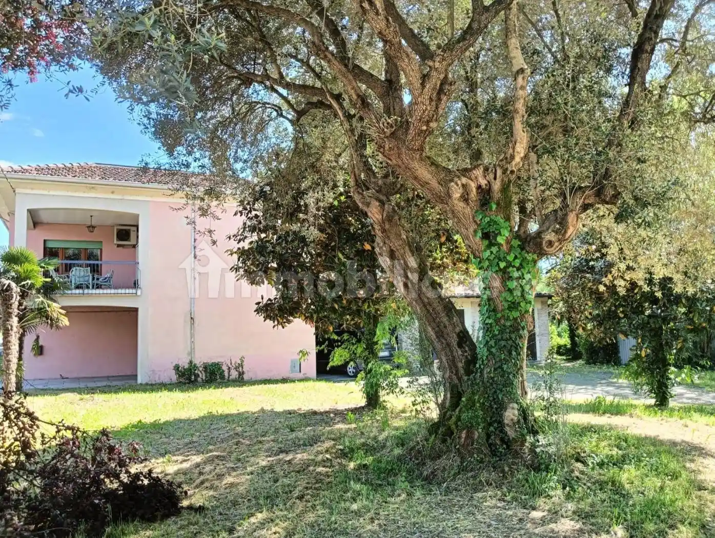 Villa in vendita a Monzambano