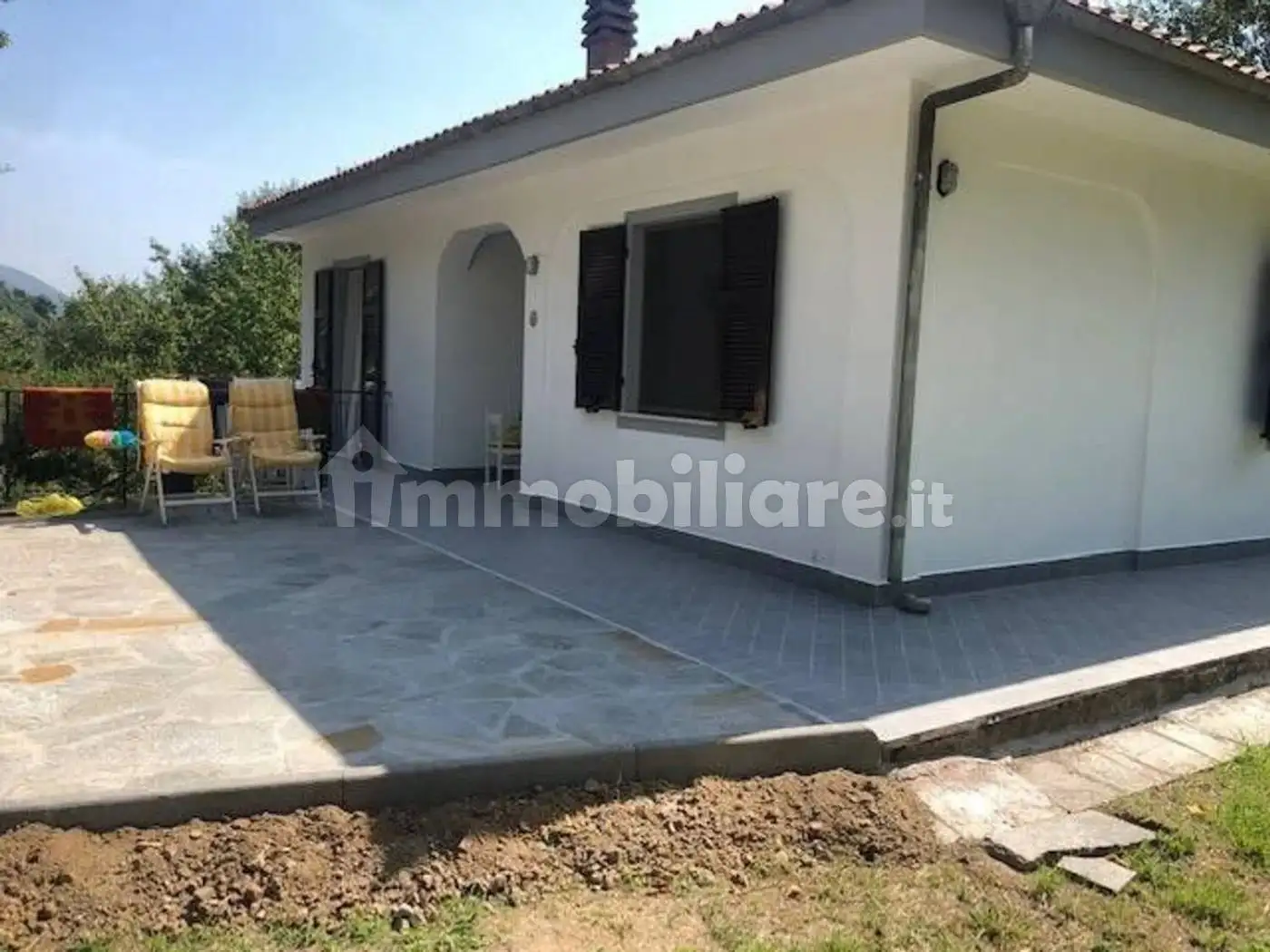 Villa in vendita a Cisano sul Neva