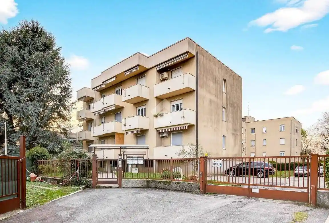 Appartamento in vendita a Verano Brianza