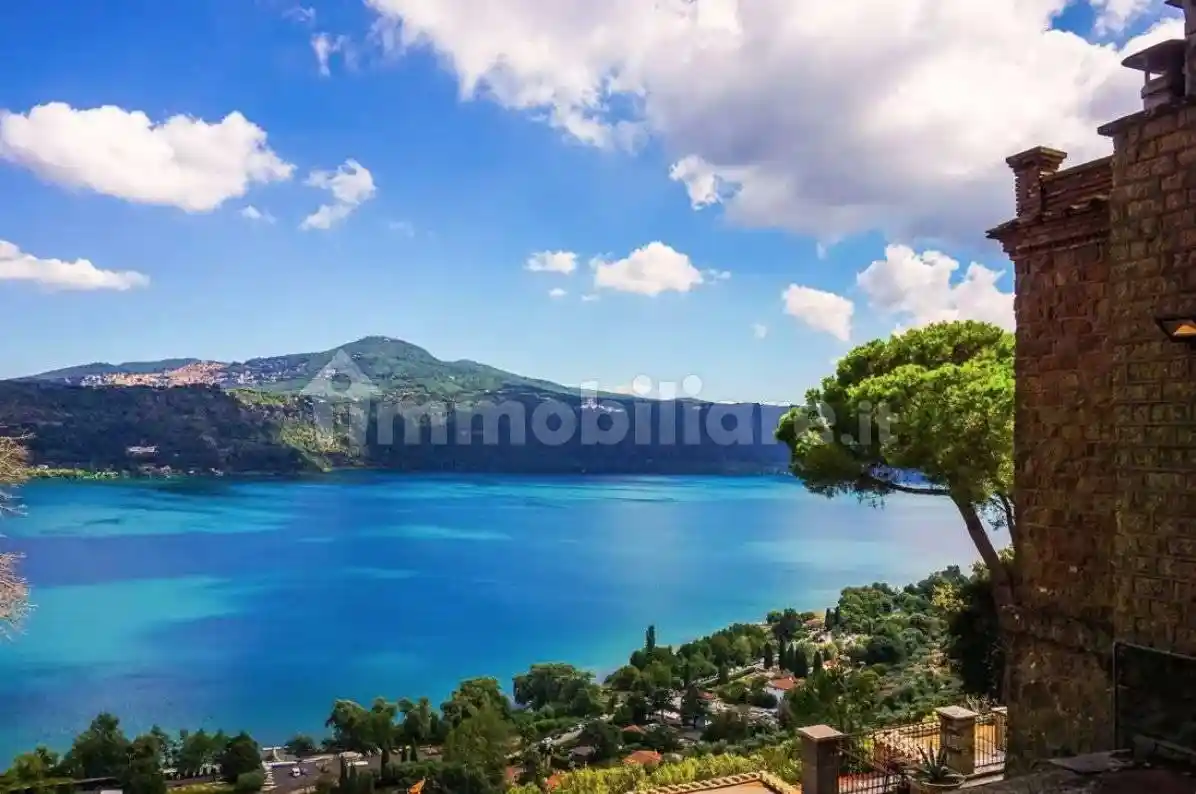 Appartamento in vendita a Castel Gandolfo