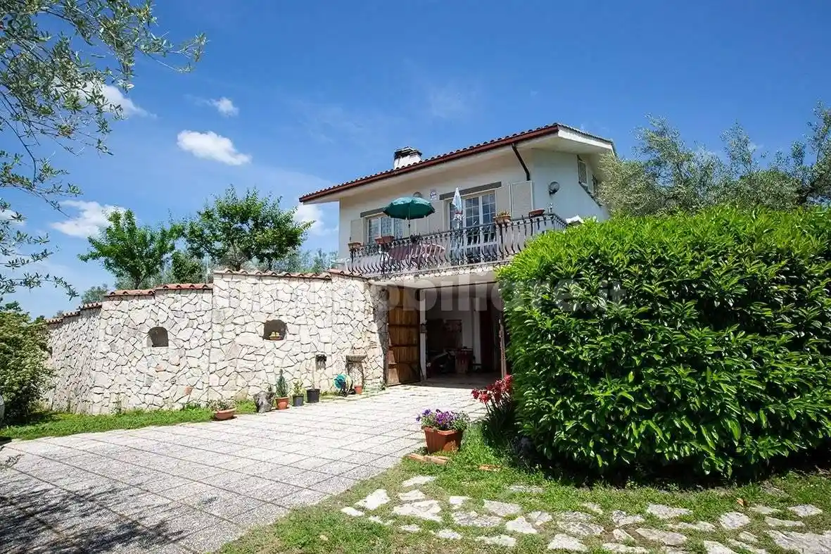 Villa in vendita a Vetralla