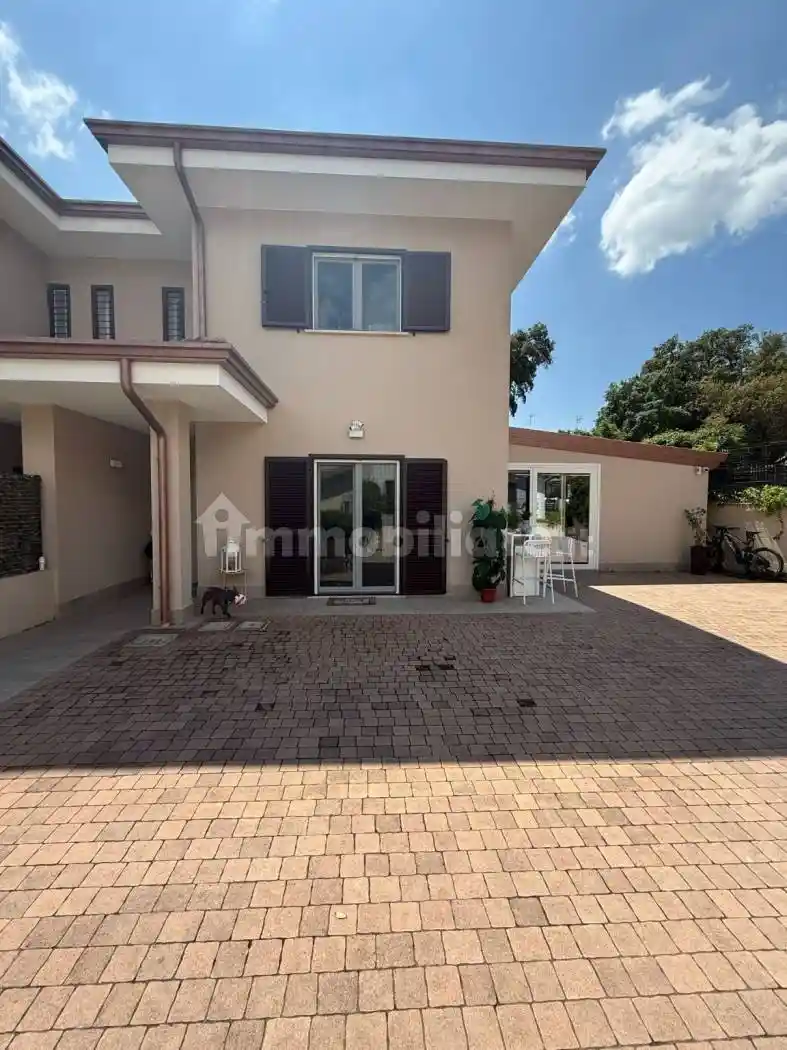 Villa in vendita a Cisterna di Latina