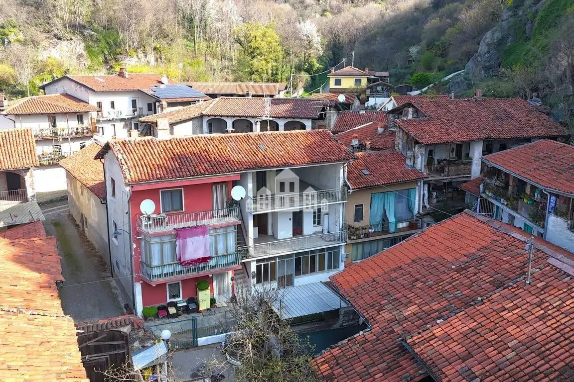 Casa indipendente in vendita a Montalto Dora