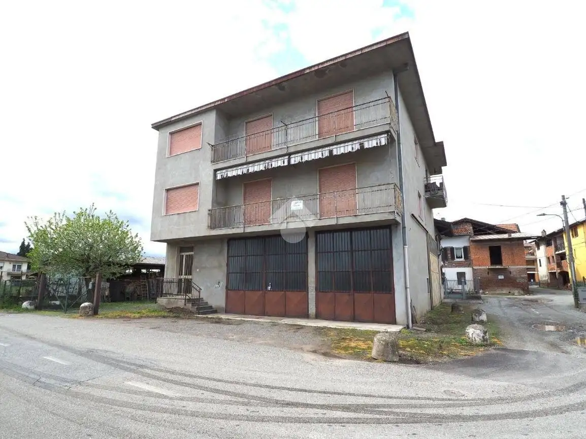 Casa indipendente in vendita a Prato Sesia