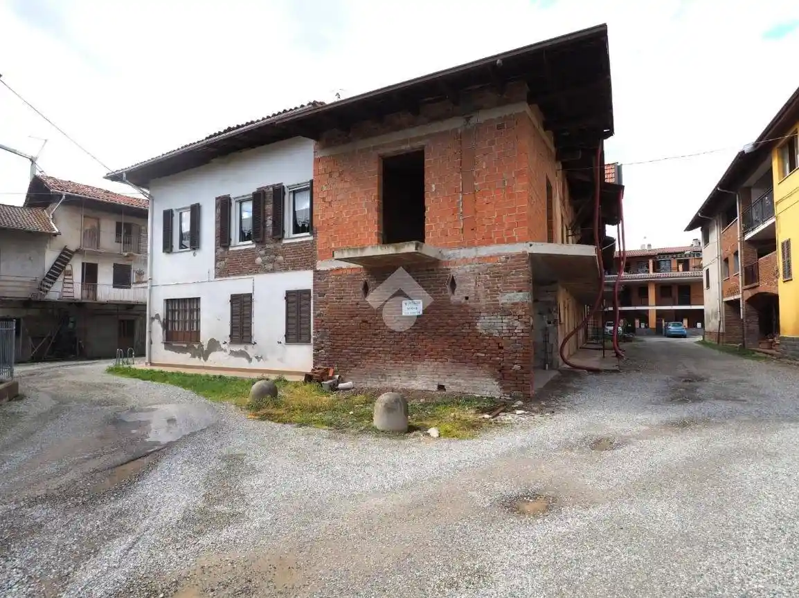 Rustico - Casale in vendita a Prato Sesia