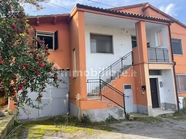 Casa indipendente in vendita a Bisenti