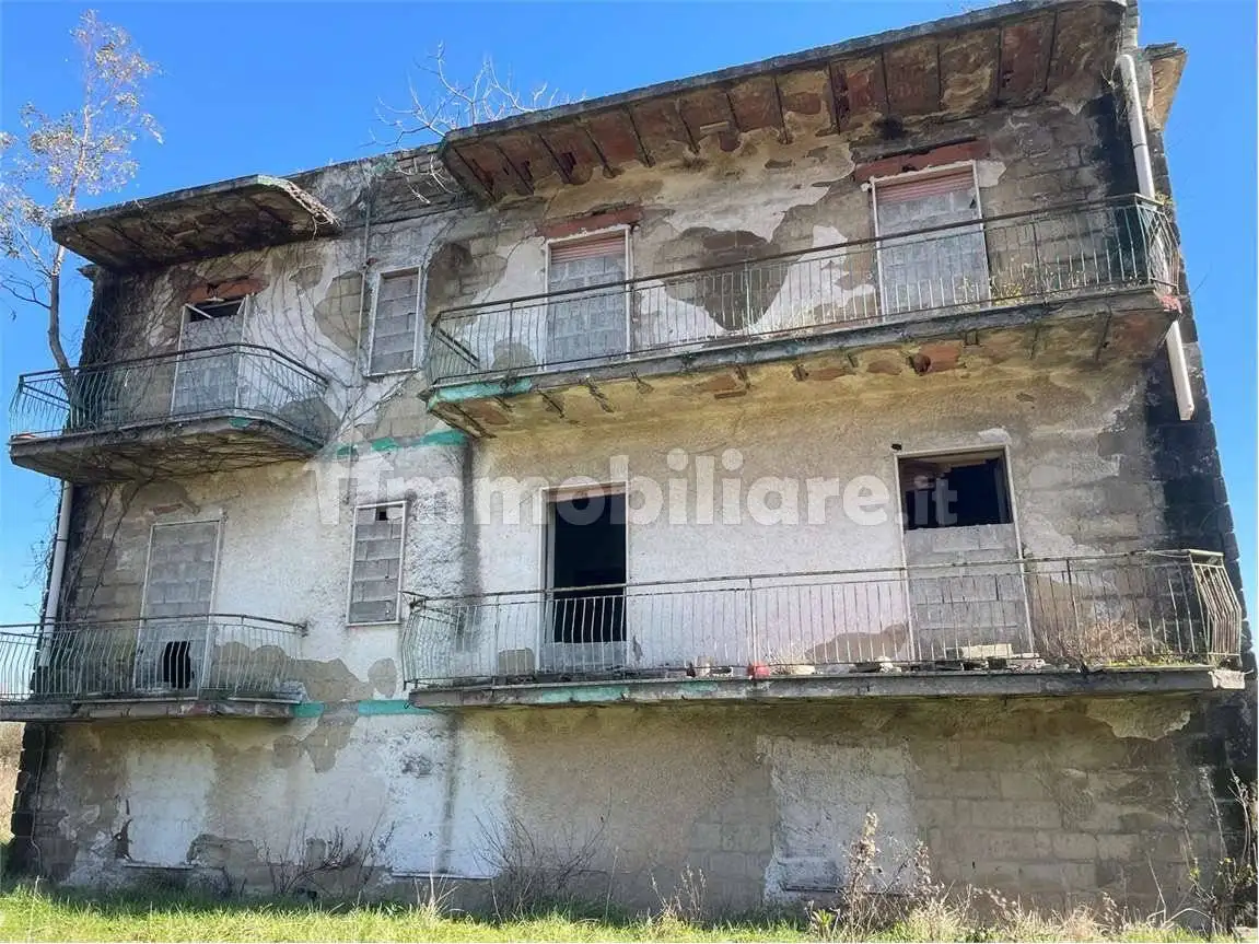 Palazzo - Edificio in vendita a Mondragone