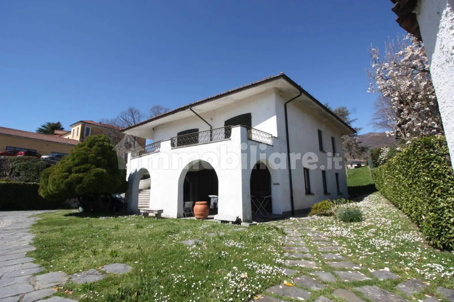 Villa in vendita a Comerio
