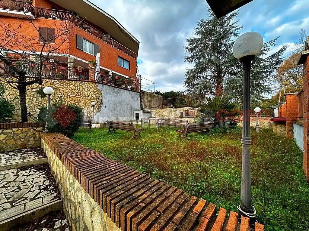 Palazzo - Edificio in vendita a Tivoli