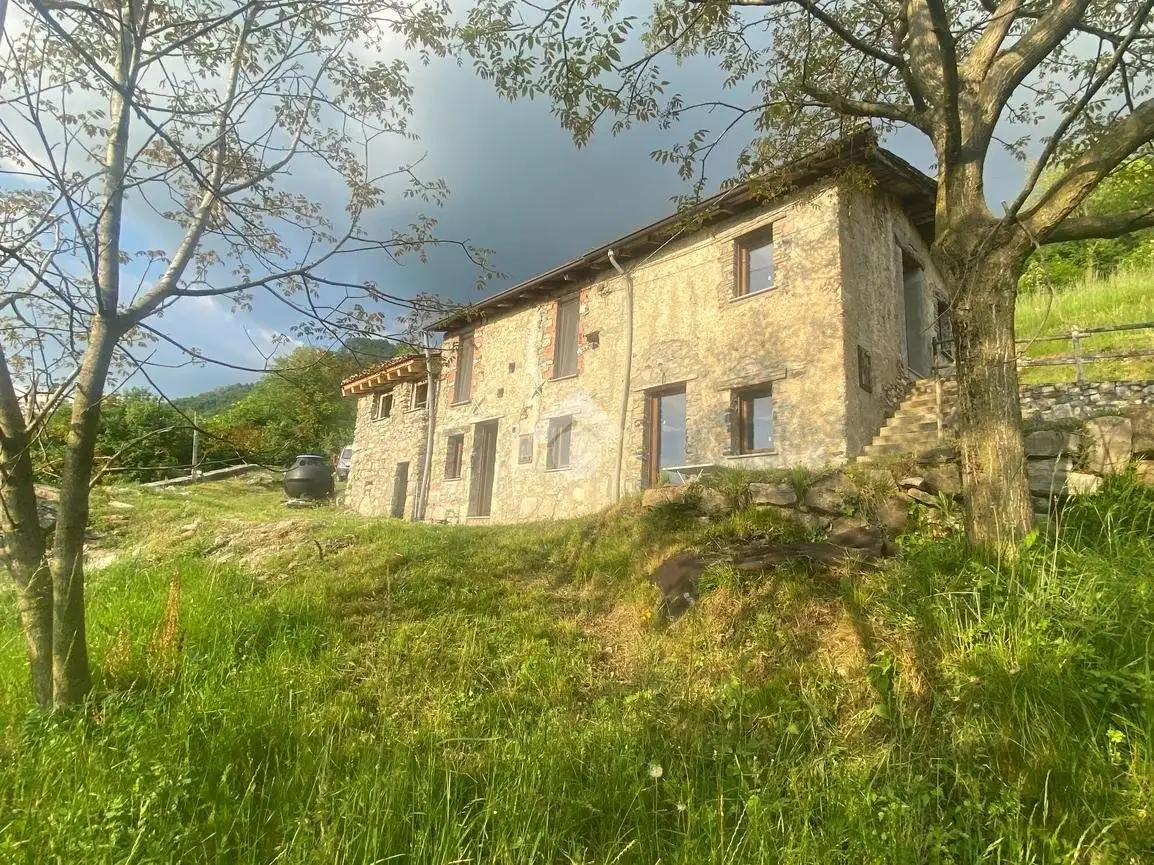 Rustico - Casale in vendita a Marone
