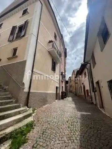 Terratetto unifamiliare largo Scoccia, Centro, Rocca di Mezzo - foto 2