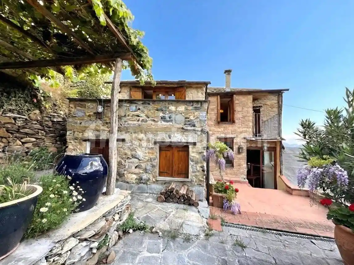Rustico - Casale in vendita a Rezzo