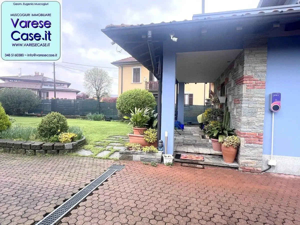 Villa in vendita a Sangiano