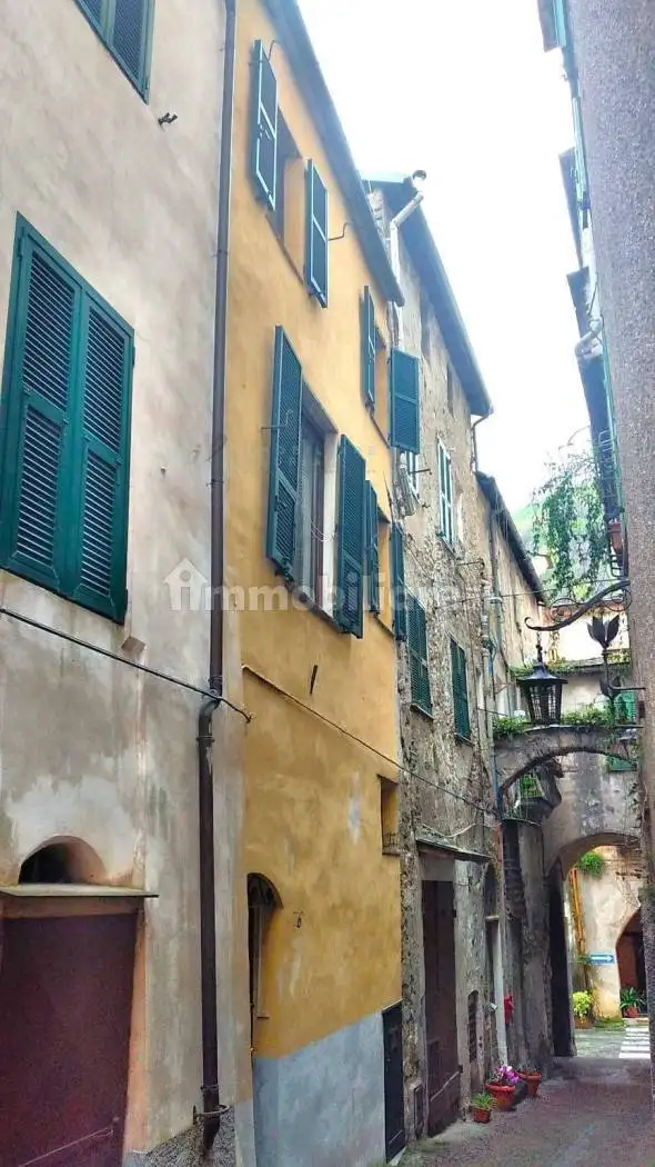 Casa indipendente in vendita a Pieve di Teco