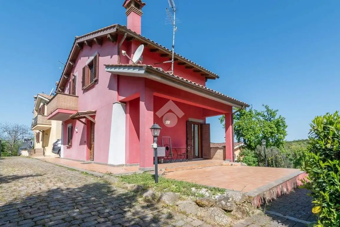 Villa in vendita a Canale Monterano