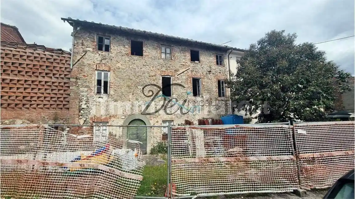 Casa indipendente in vendita a Lucca