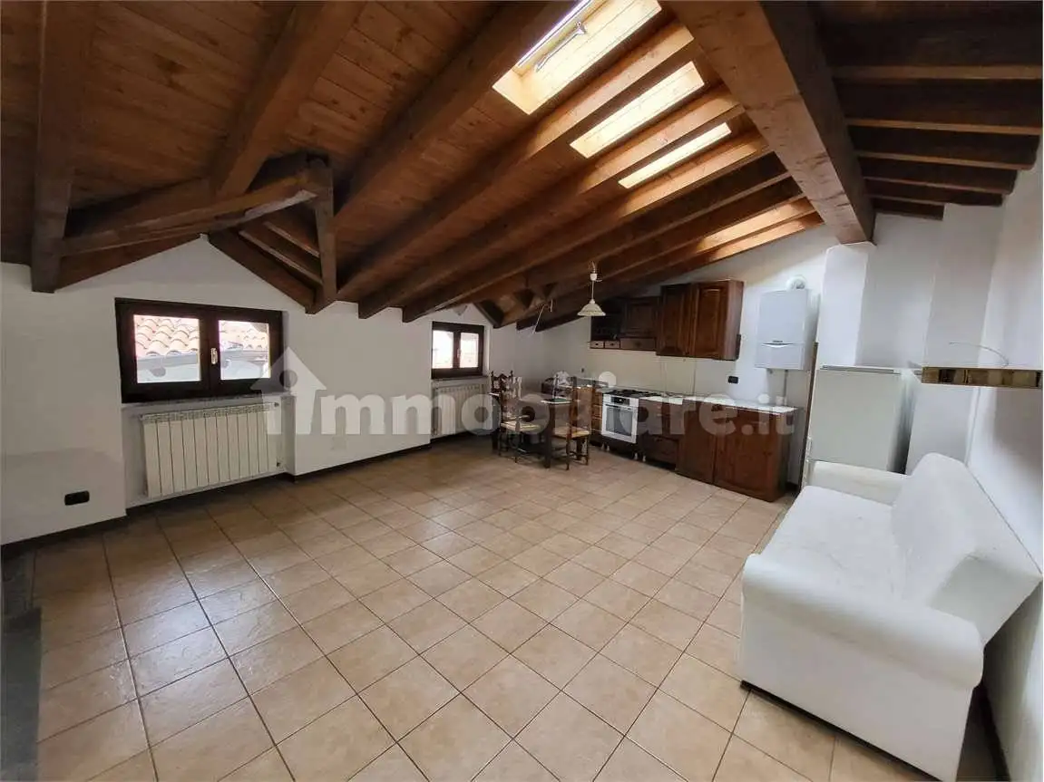 Appartamento in vendita a Rezzago