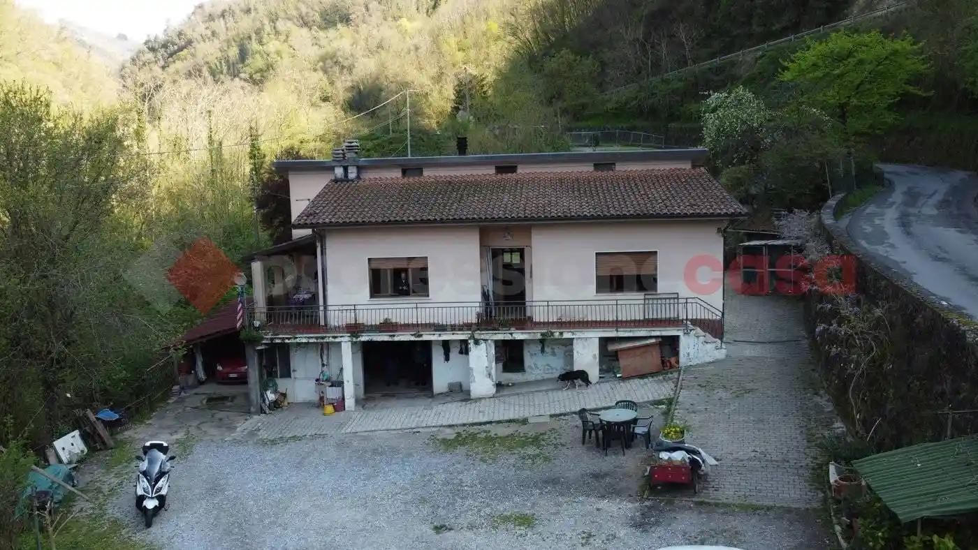 Casa indipendente in vendita a Bagni di Lucca