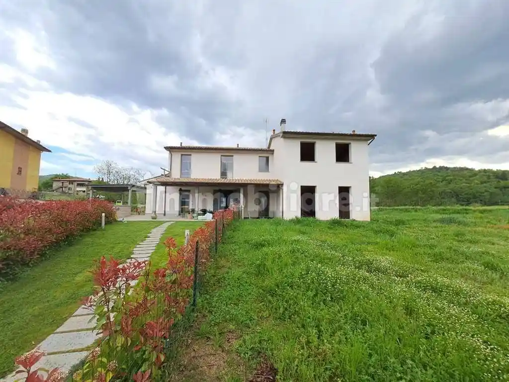 Casa indipendente in vendita a Bucine