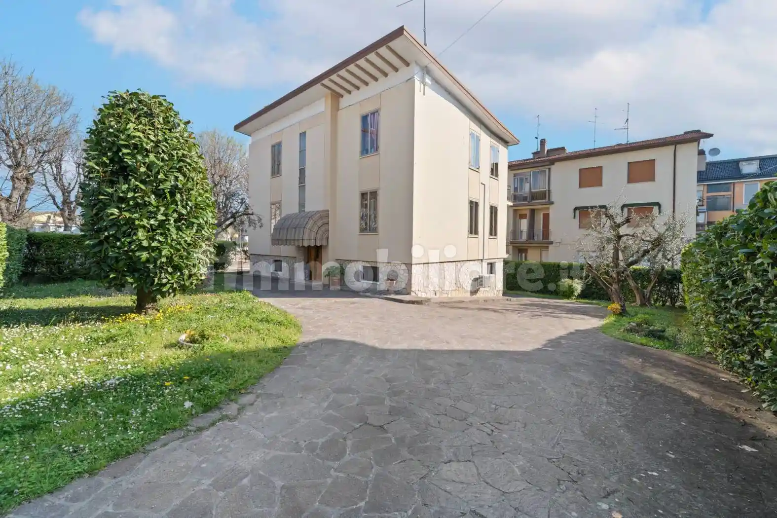 Villa in vendita a Desenzano del Garda