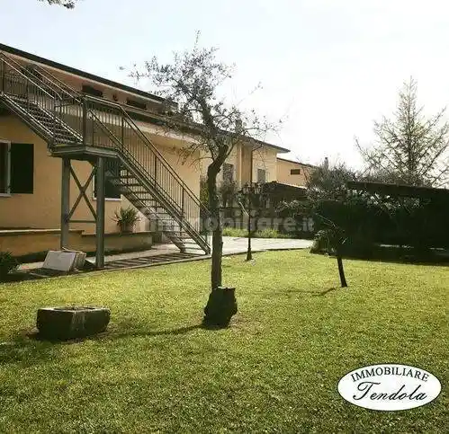 Villa in vendita a Carrara