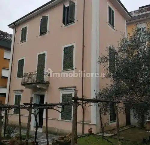 Villa in vendita a Carrara
