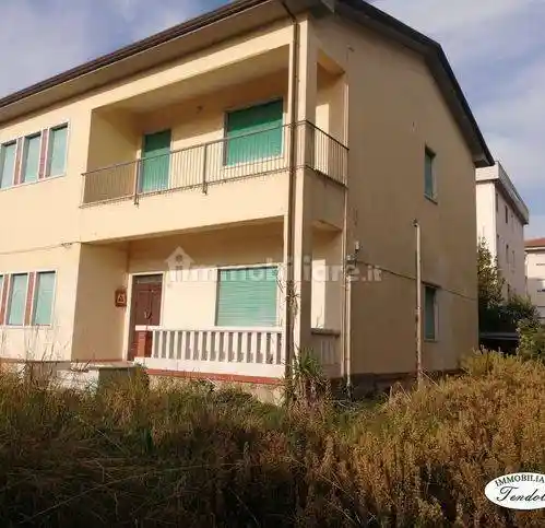 Villa in vendita a Carrara