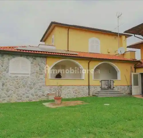 Villa in vendita a Castelnuovo Magra